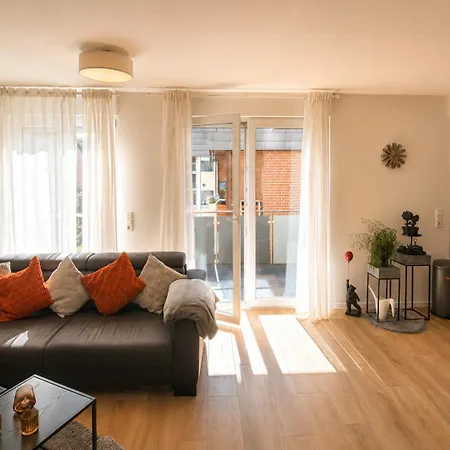Oase - Grosszuegig Mit Kamin- Balkon -parkplatz * 파더본